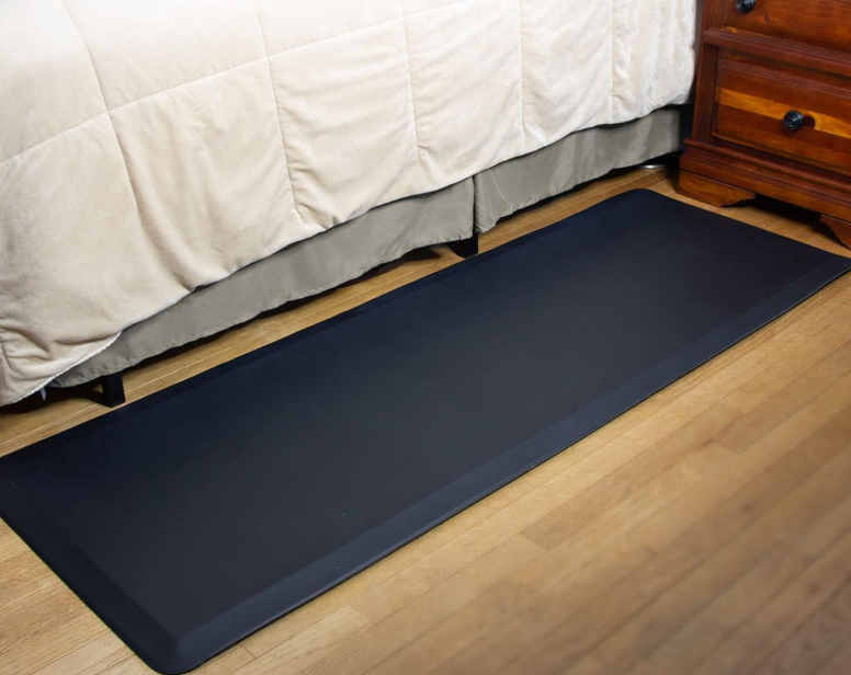 Beveled-Edge Shock-Absorbing Anti-Fall Mat